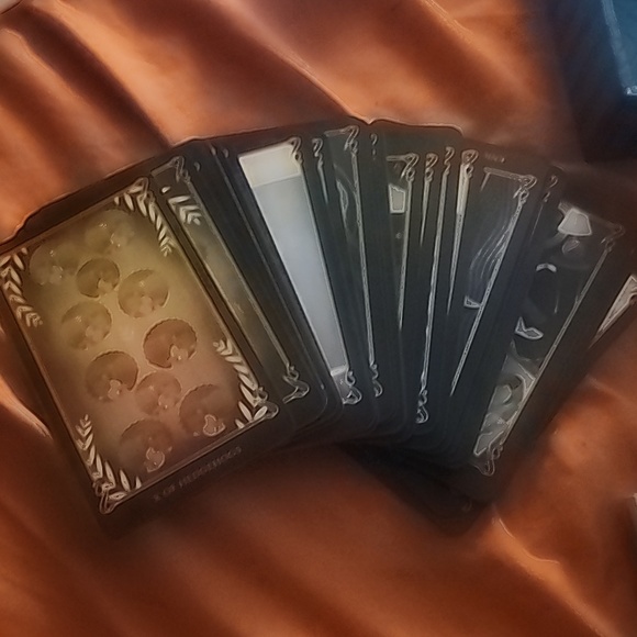 Alice in Wonderland Tarot Cards - Picture 2 of 4